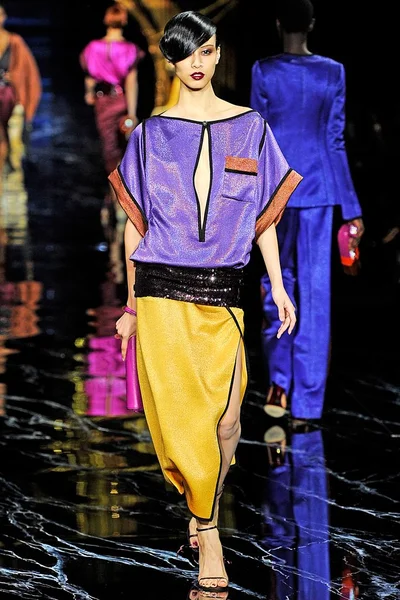 Look 16